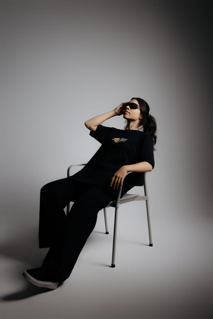 Camiseta Oversized Introvert World